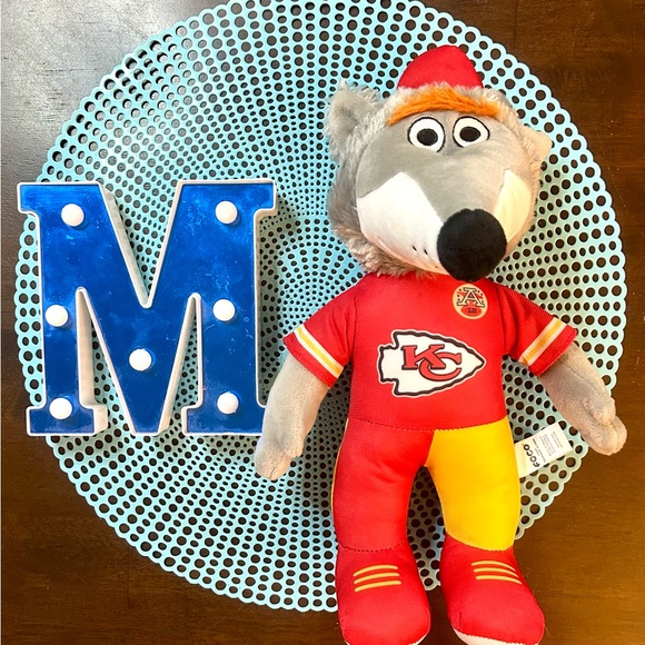 Kansas City Chiefs Mascot, "KC Wolf" Stuffed Animal Plush 14-15", Pre-owned - Picture 1 of 9